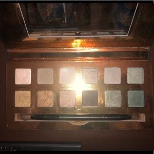 Cargo Makeup - (2) eyeshadow palette from Cargo Cosmetics Cargo Makeup - (2) eyeshadow palette from Cargo Cosmetics